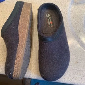 WOOL -natural wool felt - Wool-covered cork DURABLE OUTSOLE - Lightweight rubber